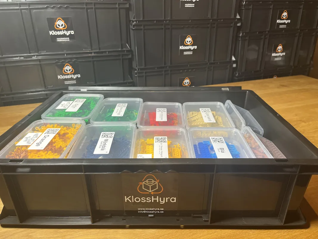 Example of a box with visible contents