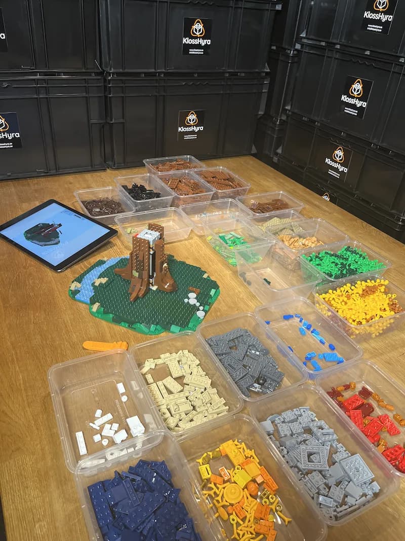 Mjuk pastellbakgrund med LEGO®-inspirerade former