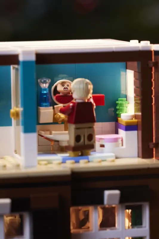 LEGO® Ideas Home Alone 17