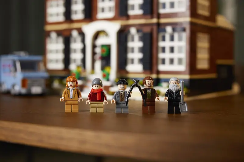 LEGO® Ideas Home Alone 21